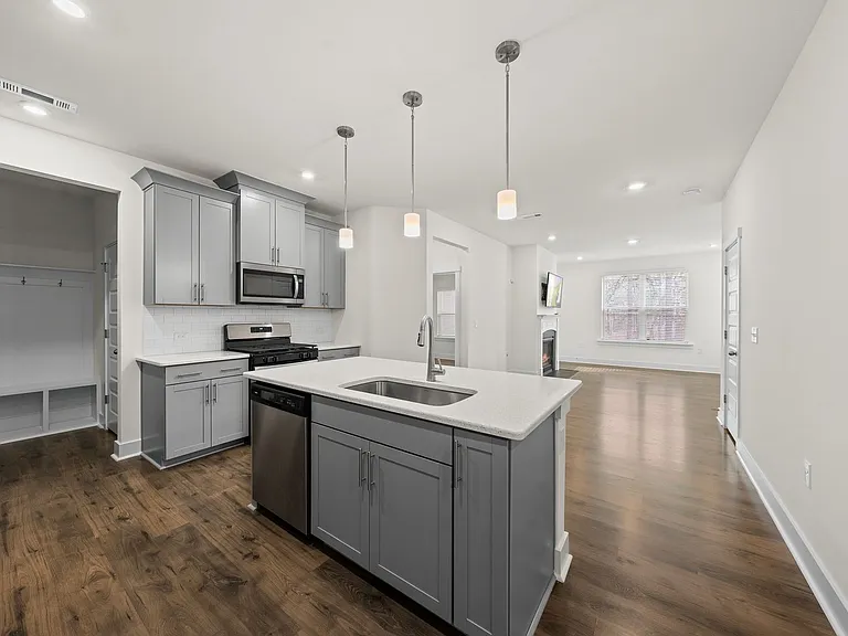 463 Autumn Rain St — Photo 4