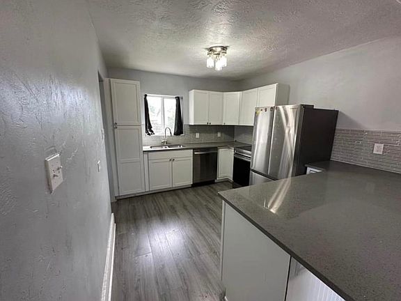 4th image of 809 S 5th Ave