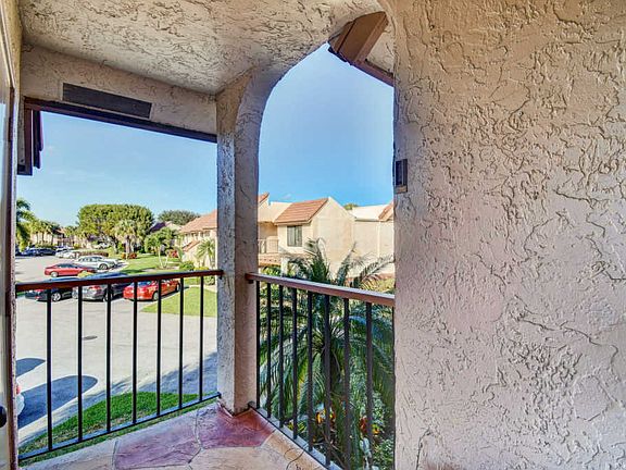 4th image of 5589 Fairway Park Dr APT 204