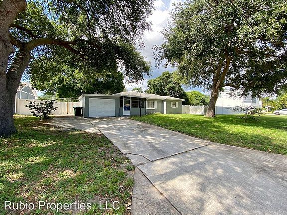 3rd image of 3015 W Helen Ave