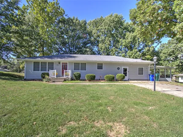 3425 N University Ave, Decatur, IL 62526