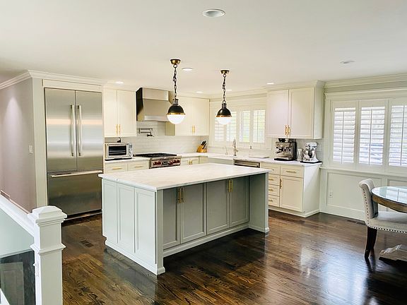 2nd image of 10535 NE 20th Pl