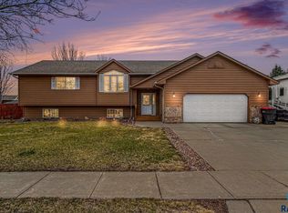 301 W River Oak St, Brandon, SD 57005