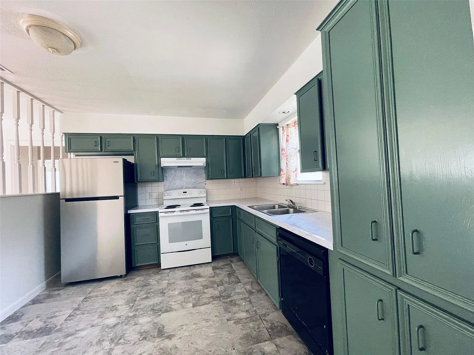 2 bed, 2.0 bath, 925 sqft, $1,395 — Photo 4
