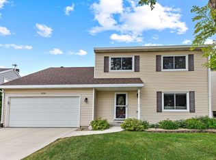 1255 Natchez Trace Cir, Naperville, IL 60540