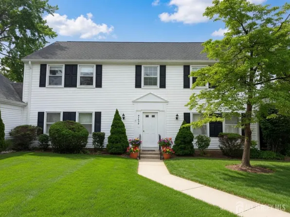 263 N Middlebury Ln, Monroe Township, NJ 08831