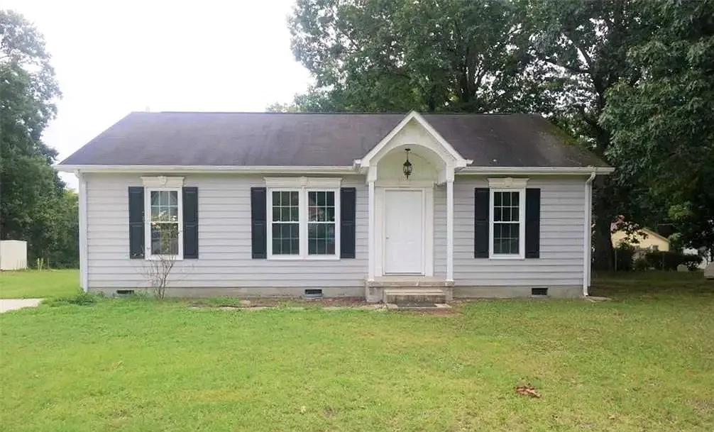 3 bed, 1161 sqft, $1,650 — Photo 1
