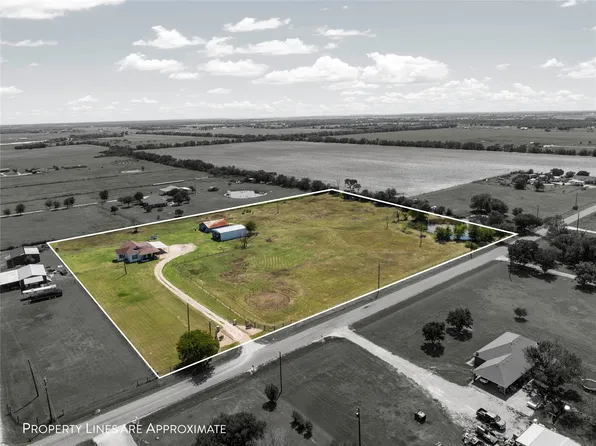 200 Uptmore Rd, West, TX 76691