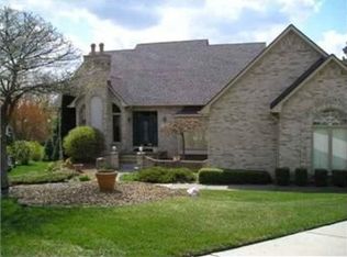 77 Vistaview Ct, Rochester Hills, MI 48306