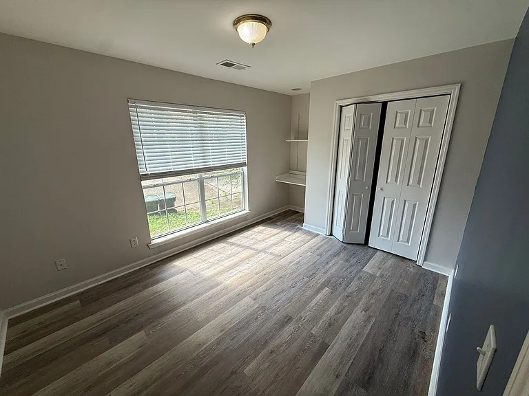 500-502 Greentree Ter — Photo 11