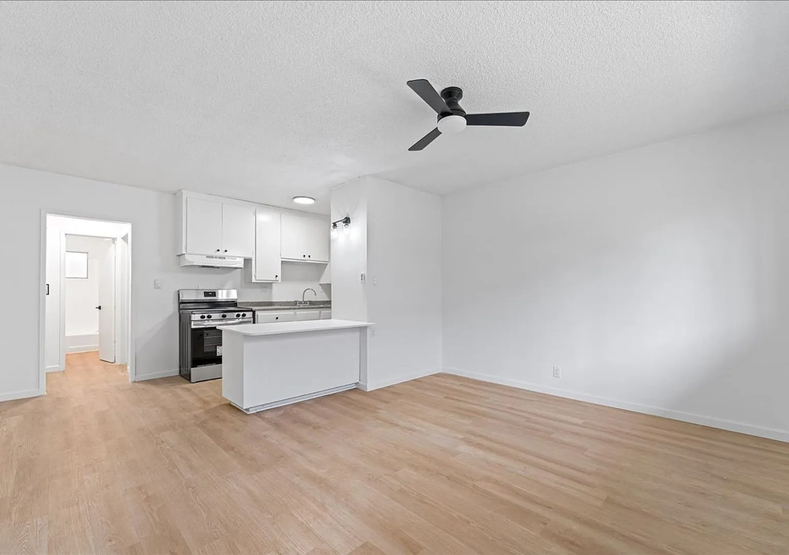 Beautiful Long Beach Apartment! — Photo 1