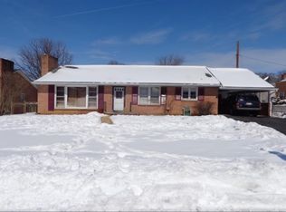 16122 Oaktree Ln, Williamsport, MD 21795