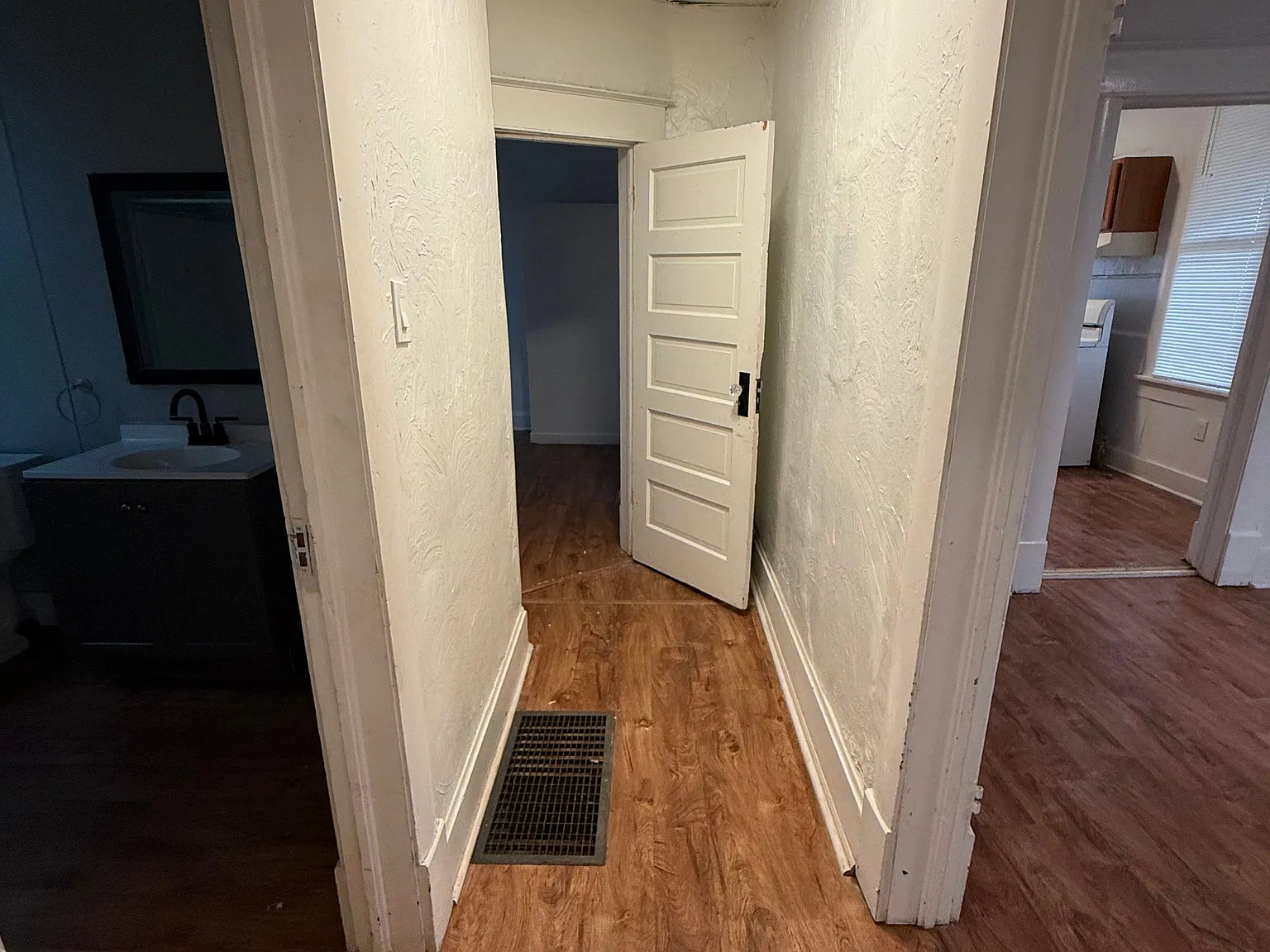 3 bed, 1.0 bath, $975 — Photo 2