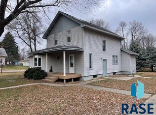 106 E Elliot St, Inwood, IA 51240