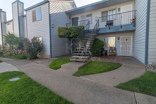 445 Almond Dr Photo 1