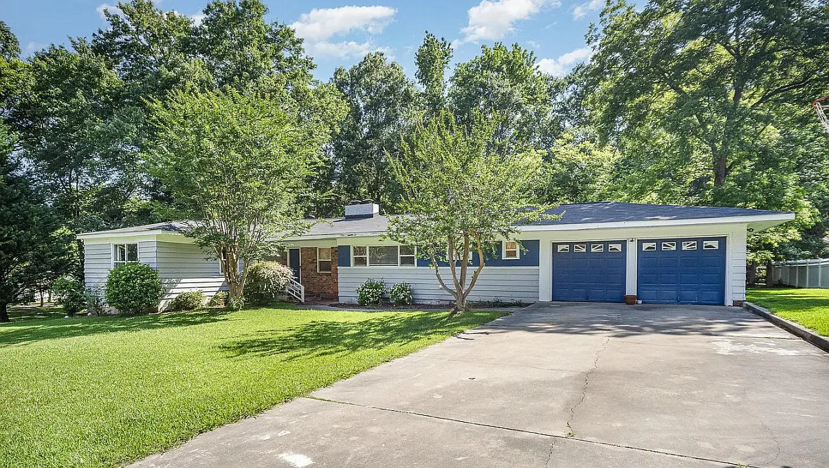 4 bed, 1917 sqft, $2,600 — Photo 1