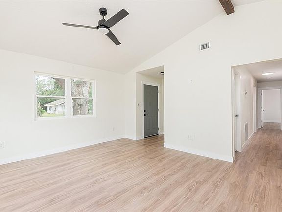 4th image of 8812 Dyer Rd