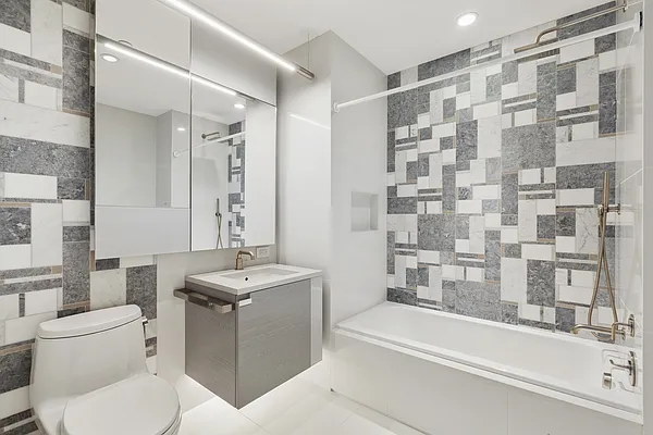 Bathroom, photo 1