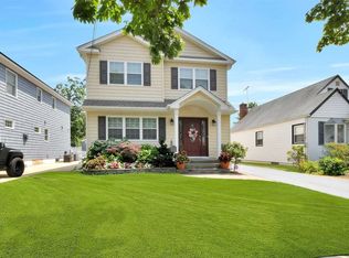 176 Wellington Rd S, Garden City, NY 11530