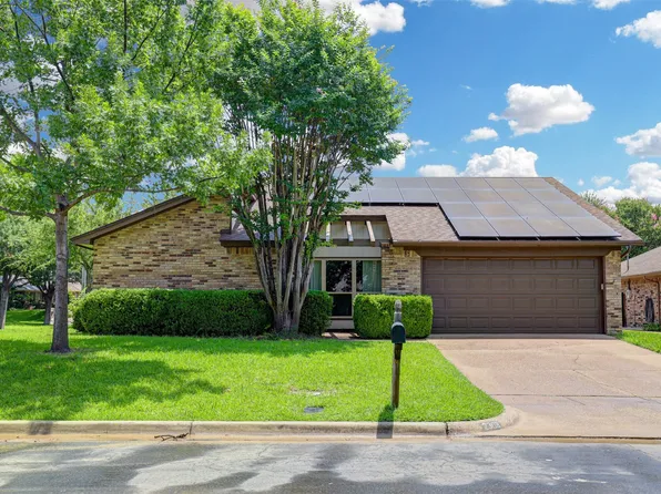 2308 Farrington Ln, Hurst, TX 76054