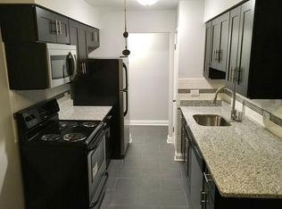 6825 N Ridge Blvd #101, Chicago, IL 60645