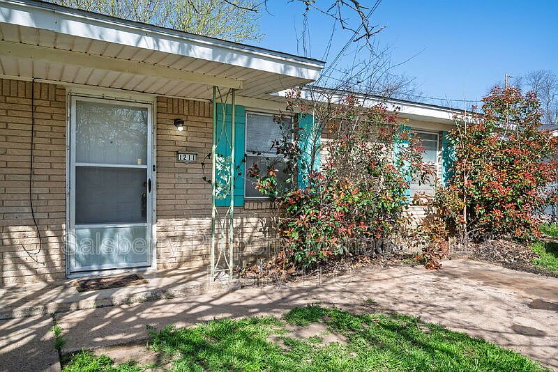 1st image of 1211 NW 3rd Ave