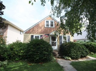 3624 S 33rd St, Greenfield, WI 53221