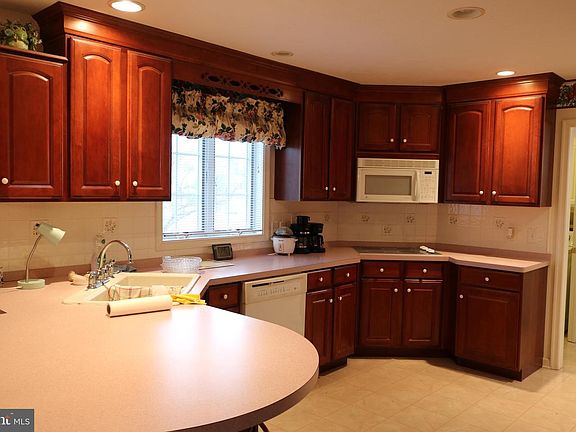 4th image of 505 Basehoar School Rd