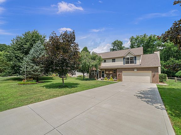 3rd image of 462 Bristol Dr