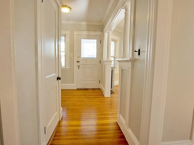 24 Stanley Ave — Photo 2