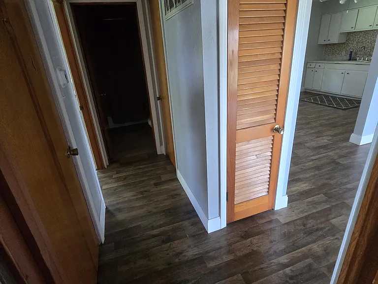 715 W Broadway St — Photo 12
