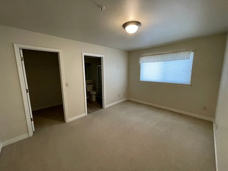 1499 SE 9th Ave #204 — Photo 10