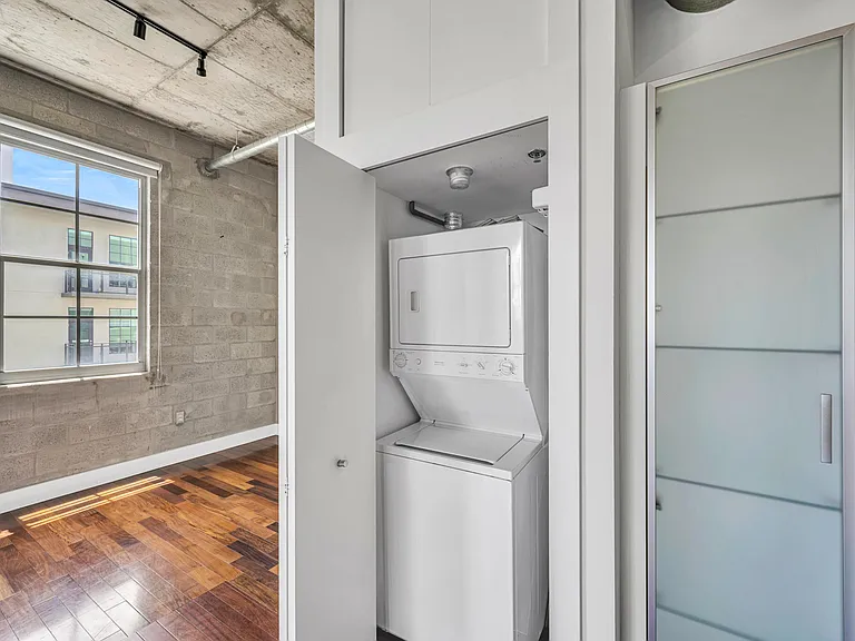 411 1st Ave #601 — Photo 30