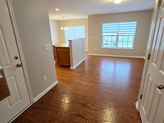 3rd image of 112 Goldfinch Ave