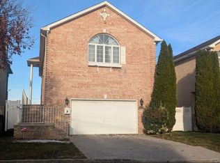 15095 Powells Cove Blvd, Whitestone, NY 11357