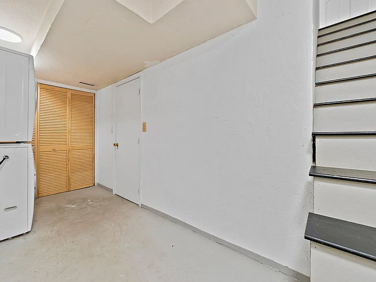 52 River St — Photo 22