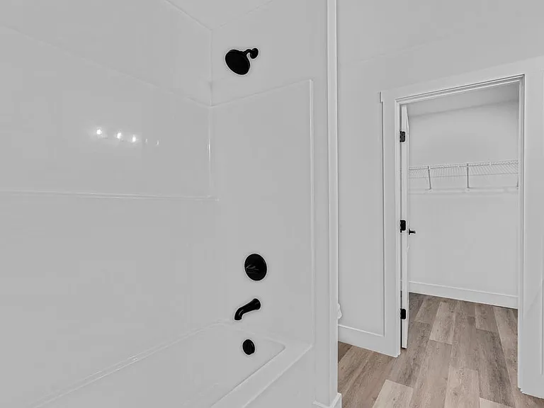 402 Roberts Aly — Photo 9