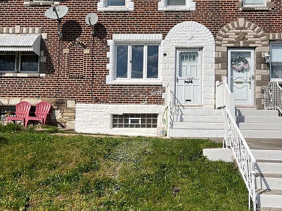 2nd image of 3023 Devereaux Ave