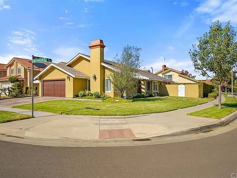 13043 Espinheira Dr — Photo 1