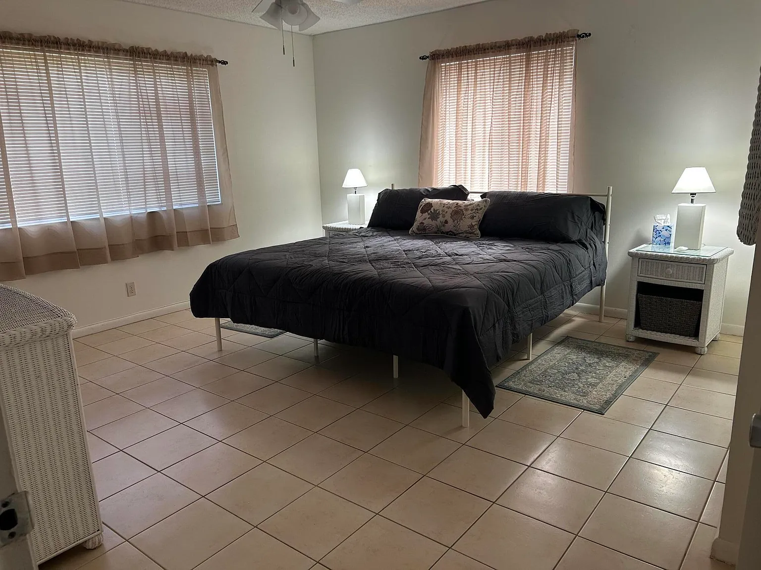 3 bed, 2.0 bath, 1100 sqft, $3,900 — Photo 3