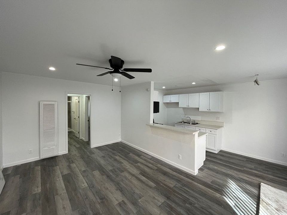1st image of 1170 Crenshaw Blvd #3