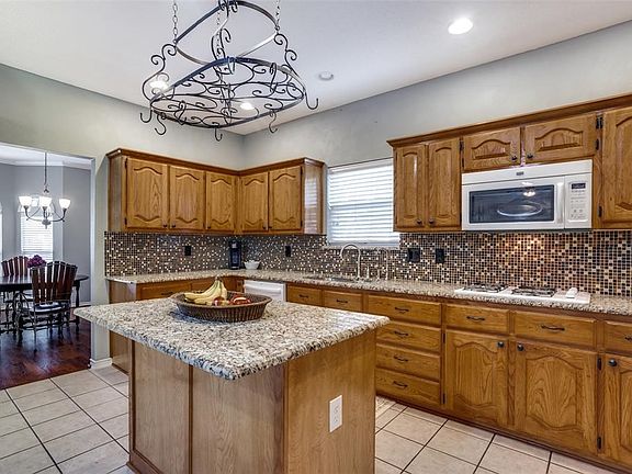 3rd image of 3110 Lochaven Dr