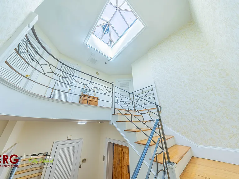 1712 Beacon St #2 — Photo 14
