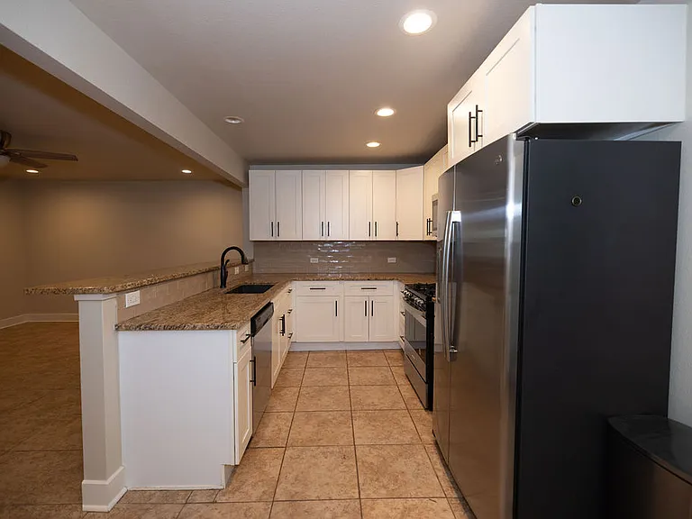 231 N Guilford Dr — Photo 9
