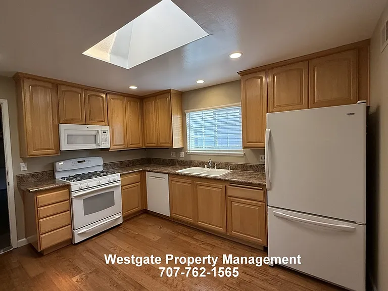 1278 Pacific Ave — Photo 3