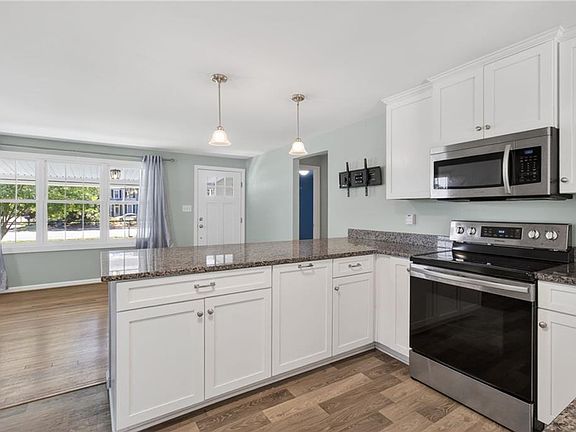 5th image of 547 Fox Hill Rd