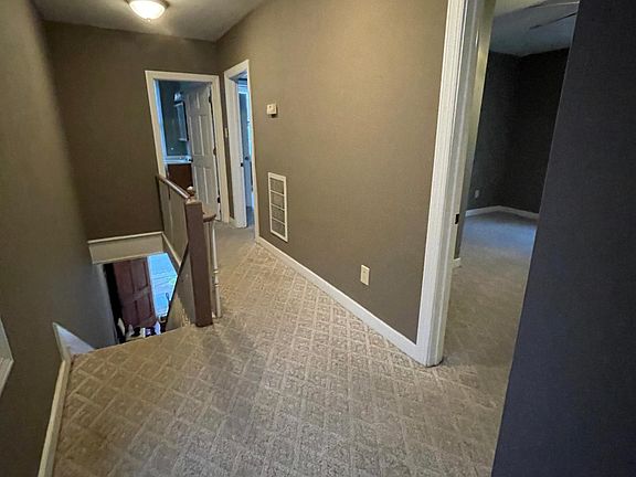 5th image of 1711 Moore St