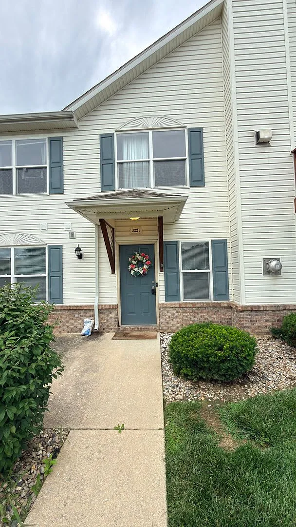 Ground-Level 3BR Condo Minutes from Purdue with Attached 2-Car Garage — Photo 1