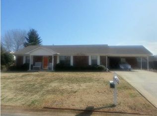 504 Hickory St, Muscle Shoals, AL 35661