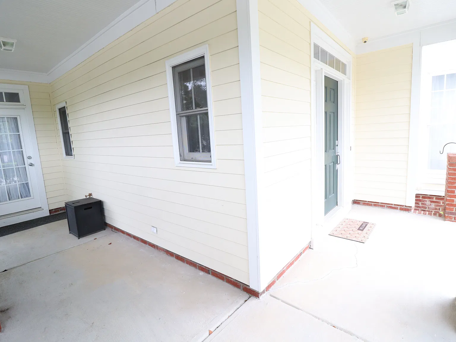 Gorgeous West Cary Home Available Immediately — Photo 2